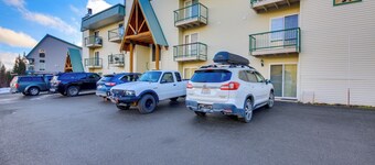 Walk to Chair Lift: Mtn-view Schweitzer Studio!