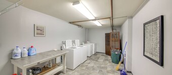 Walk to Chair Lift: Mtn-view Schweitzer Studio!