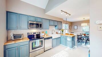 House (3 Bedrooms) | Interior