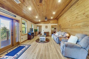 House (2 Bedrooms) | Interior - 1 Mi to Watauga Lake! Modern & Rustic Mtn Hideaway (Butler)