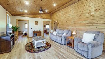 House (2 Bedrooms) | Interior