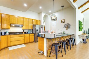 Interior - 3 Mi to Lake! Belton Getaway w/ Outdoor Kitchen (Belton)