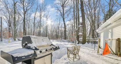 1 Mi to Otsego Lake: All-season Family Home