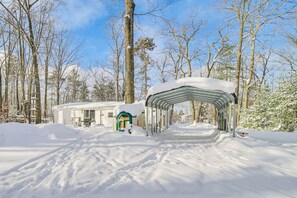 Interior - 1 Mi to Otsego Lake: All-season Family Home (Gaylord)