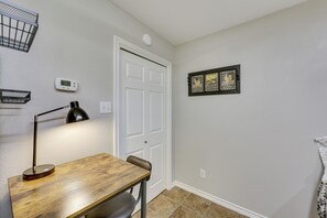 Apartment (0 Bedroom) | Interior - Wfh-friendly! Efficiency Studio in Lindale (Lindale)