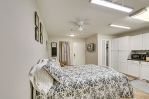 Apartment (0 Bedroom) | Interior - Wfh-friendly! Efficiency Studio in Lindale (Lindale)