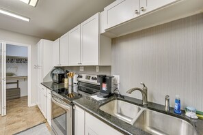 Apartment (0 Bedroom) | Interior - Wfh-friendly! Efficiency Studio in Lindale (Lindale)