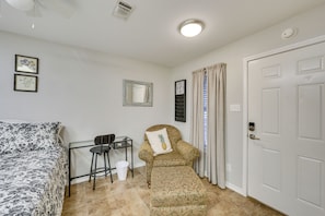 Apartment (0 Bedroom) | Interior - Wfh-friendly! Efficiency Studio in Lindale (Lindale)