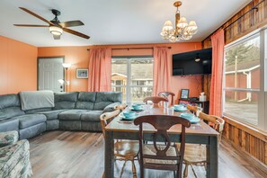 House (3 Bedrooms) | Interior