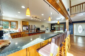 Interior - Mtn-view Deck, Game Room! Spacious Elk Park Lodge (Elk Park)
