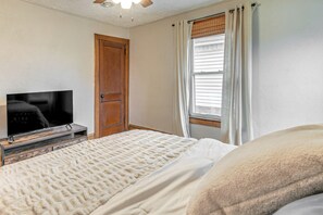 Interior - Walk to Marshall University: Home w/ Private Yard! (Huntington)