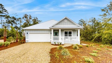 House (4 Bedrooms) | Depan hartanah