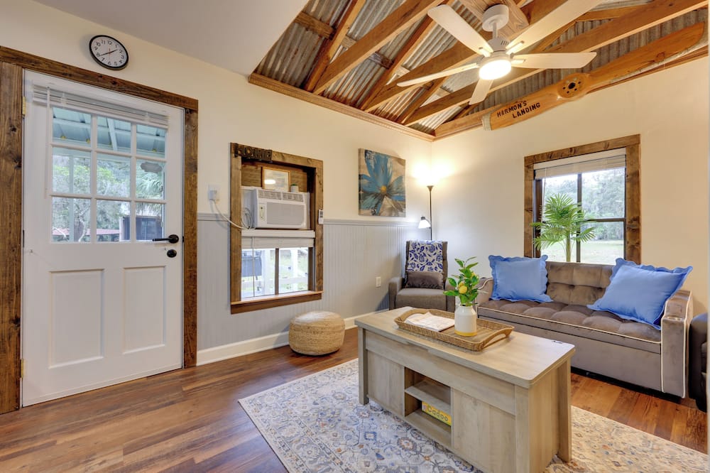 Hawthorne Angler's Cabin w/ Lake + Dock Access! - Lake Wauburg, FL