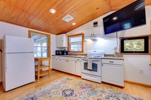 Interior - Fish, Boat & Explore: Cross Creek Cabin w/ Dock! (Hawthorne)