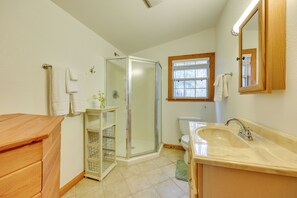 Interior - Fish, Boat & Explore: Cross Creek Cabin w/ Dock! (Hawthorne)