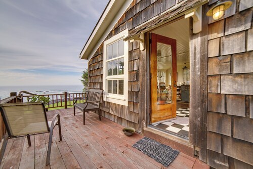 Rustic Oceanfront Mendocino Coast Cottage w/ Deck!