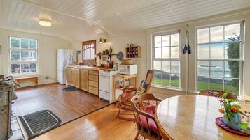 Rumah (2 Bedrooms) | Interior