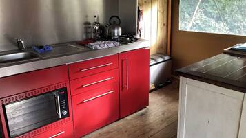 Opvaskemaskine, køkkentøj/tallerkener/redskaber