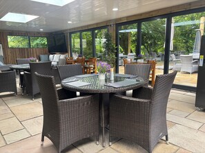 Outdoor dining - Camnant (Newcastle Emlyn)