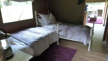 3 dormitorios, decoración individual, mobiliario individual