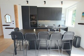Fridge, microwave, oven, dishwasher - Appartement 145 m² 4 chambres, vue lac, avec clim (Tresserve)