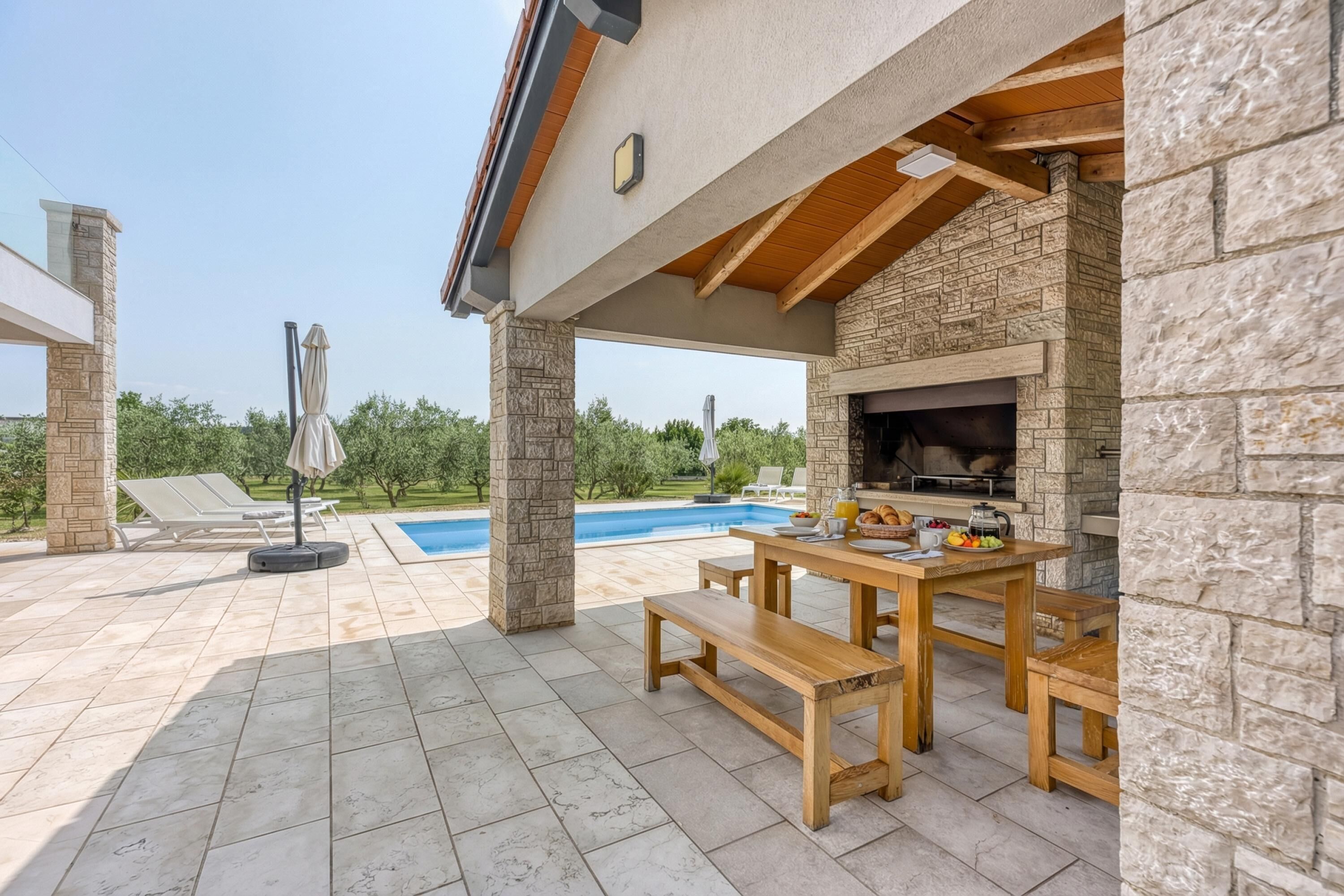 Family House, Multiple Bedrooms (Sea View Villa With Pool) | Outdoor dining