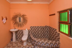 Deluxe Double Room, Garden View - MKUNGU HOUSE PRIVATE VILLA  (Kama)
