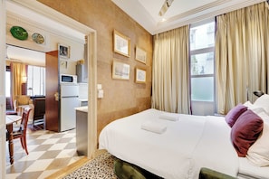2 bedrooms, laptop workspace, iron/ironing board, bed sheets - Historic Elegance in the Heart of Marais - 6p/2br (Paris)
