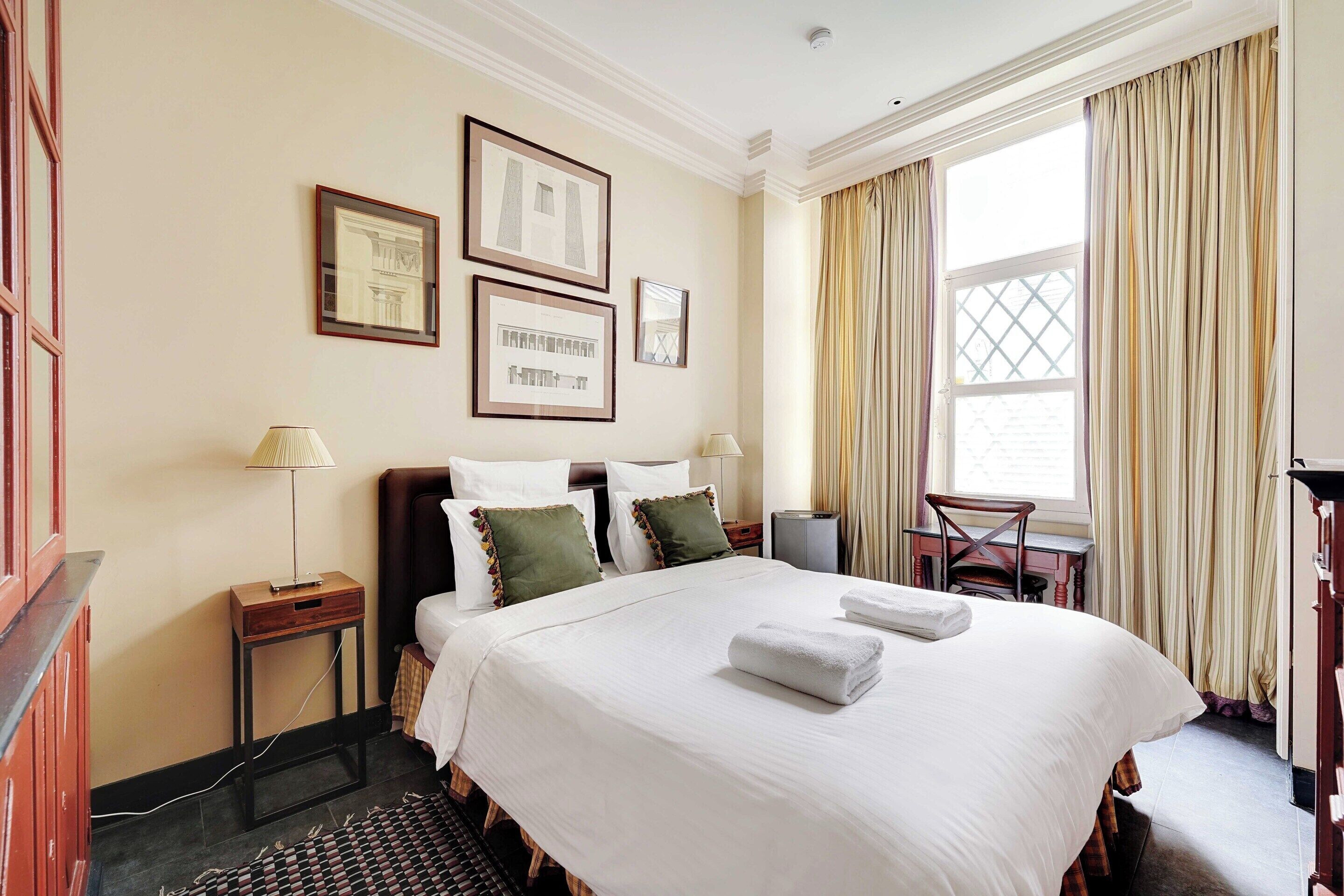 Apartment | 2 bedrooms, laptop workspace, iron/ironing board, bed sheets