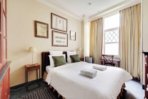 Apartment | 1 bedroom, iron/ironing board, bed sheets - Historic Elegance in the Heart of Marais - 6p/2br (Paris)