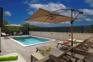 Outdoor pool - Villa Betelgeuse Supernova (Novi Vinodolski)