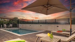 Outdoor pool - Villa Betelgeuse Supernova (Novi Vinodolski)