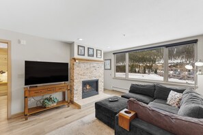 Smart TV, fireplace - Lakefront Mountain Condo - Near Ski Base, Shops, Dining (Keystone)