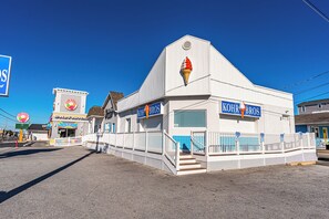 Exterior - Casa Del Sol, 2 bedroom condo in Fenwick Island! Walking distance to the beach. Free WIFI, Shopping and more! (Fenwick Island)