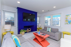 Smart TV - Casa Del Sol, 2 bedroom condo in Fenwick Island! Walking distance to the beach. Free WIFI, Shopping and more! (Fenwick Island)
