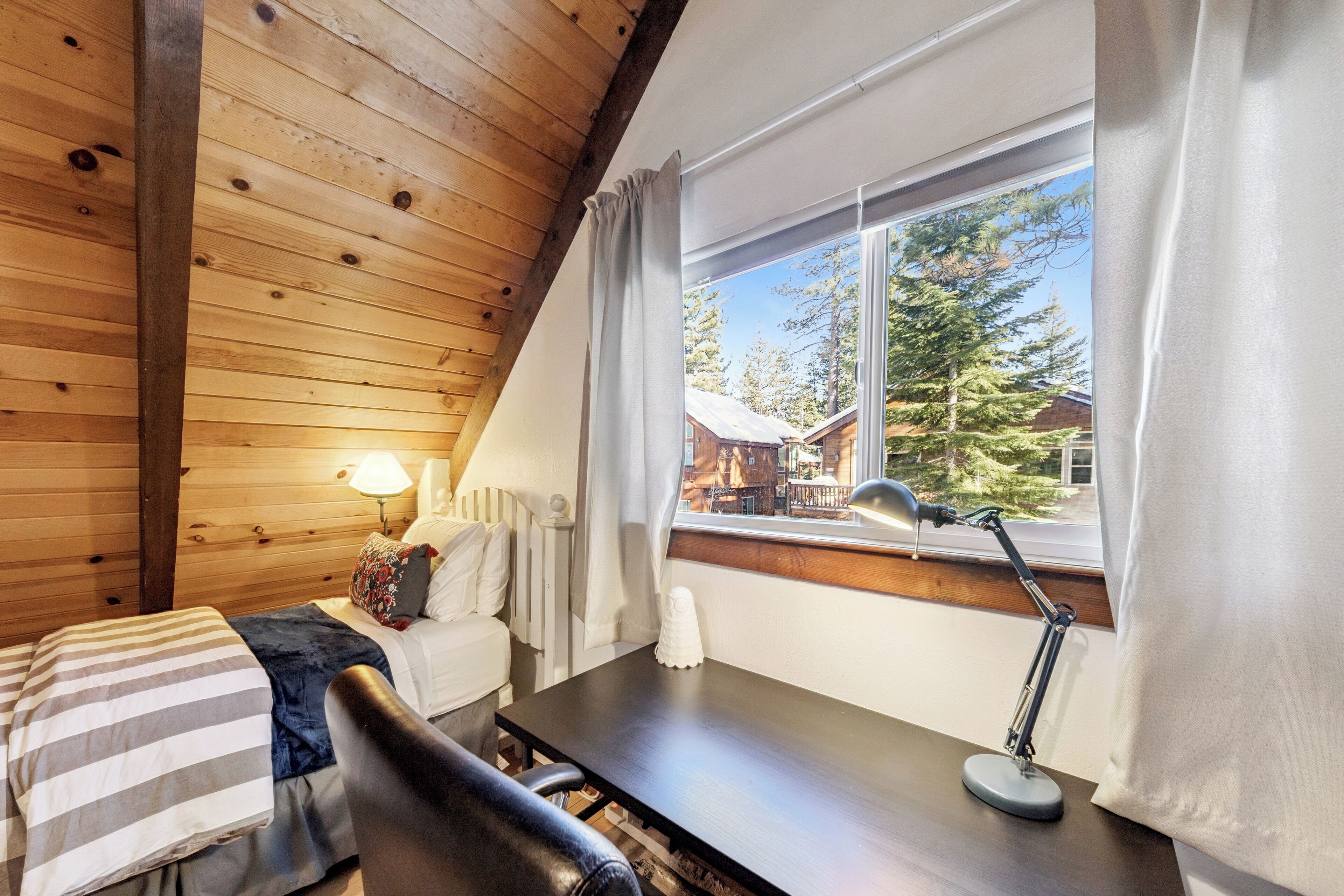 3 habitaciones, escritorio, tabla de planchar con plancha y wifi gratis 