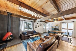 Interior - Blue Bear Cabin: Pet Friendly, EV Charger, BBQ (South Lake Tahoe)