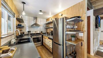 Refrigerador, microondas, horno y parrilla de estufa