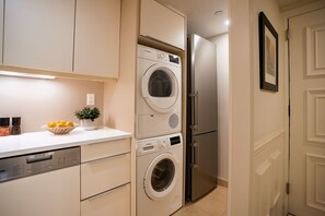Interior - New 2BR in Heart of Manhattan Central Park Views (New York)