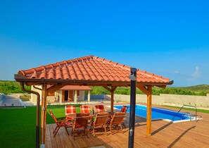 Outdoor pool - Villa Julija (Vodice)