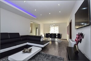 Villa | Salle de séjour | Cheminée