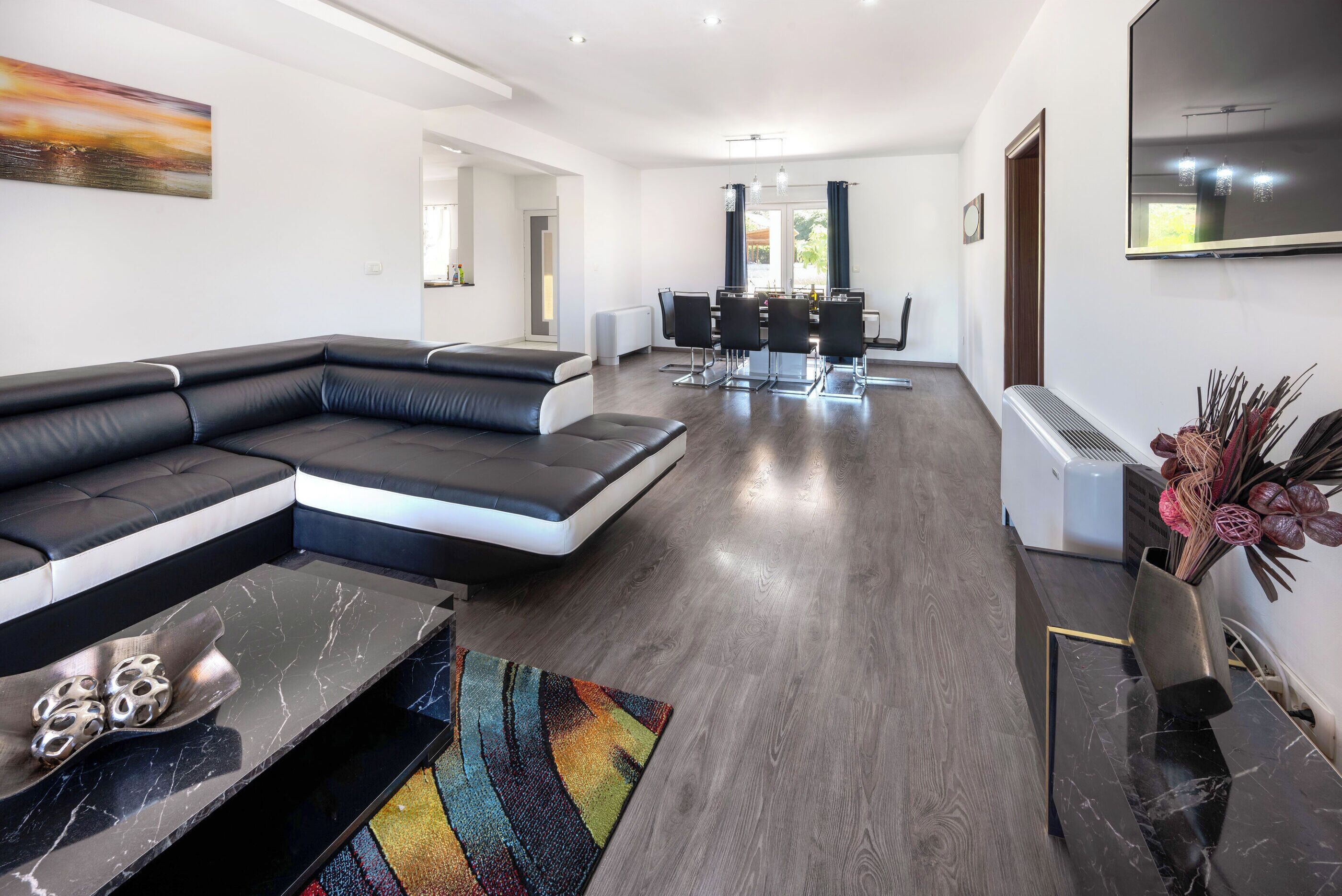 Villa | Oppholdsrom | Peis