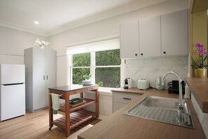 Microondas, horno, parrilla de estufa y lavavajillas 