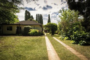 Property grounds - Violet's cottage (Bowral)