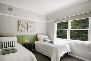 2 habitaciones, tabla de planchar con plancha, internet y ropa de cama 