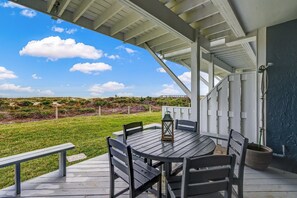 Outdoor dining - Cozy Oceanfront 3BR Townhouse Sandpiper Loop - 95066 (Fernandina Beach)