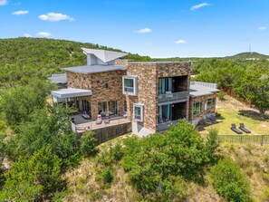 House | 4 bedrooms, Internet - Luxury 4BR Hilltop Retreat With Scenic Views (Dripping Springs)