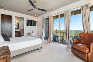 4 عدّة غرف نوم وخدمة الإنترنت