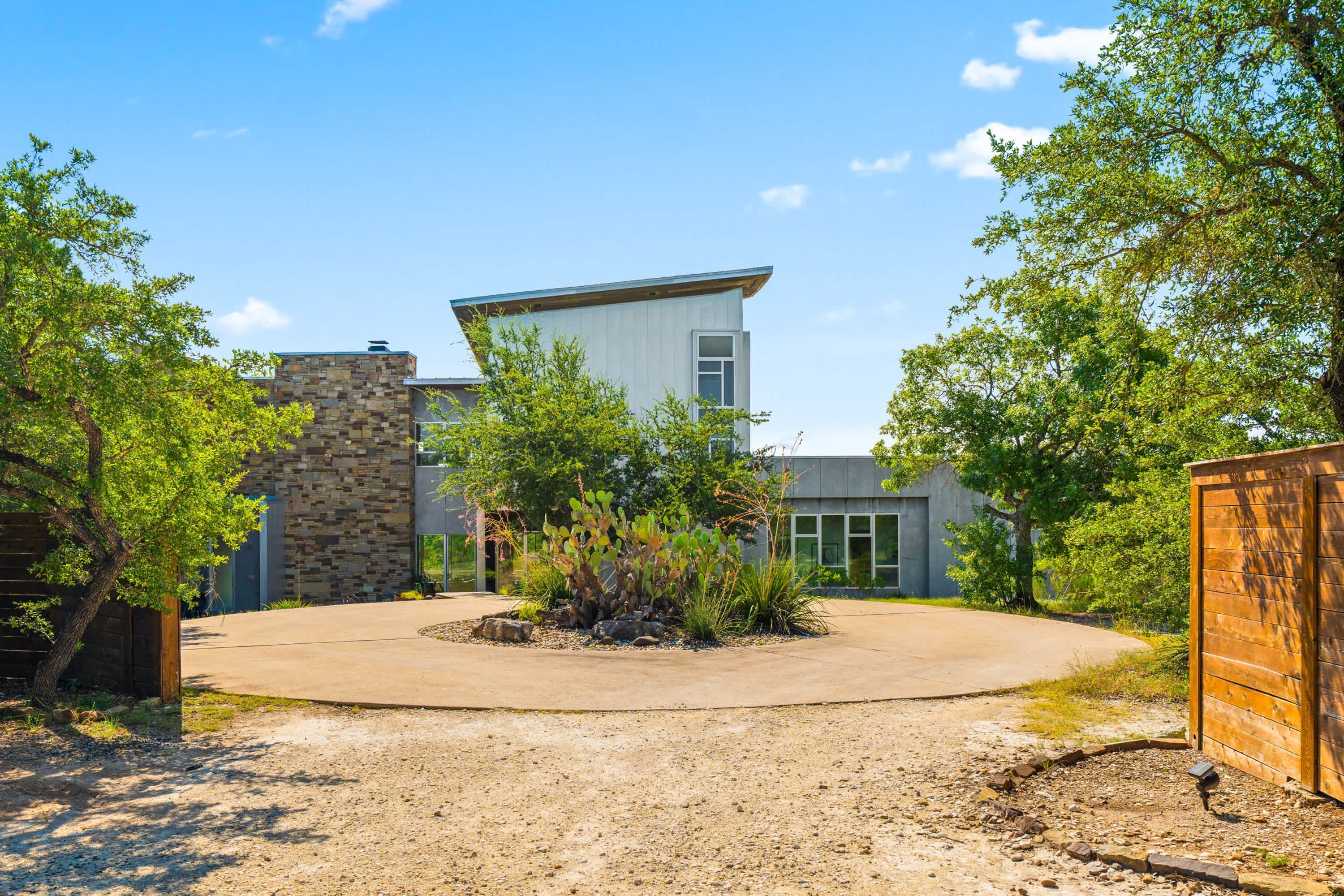 House | 7 bedrooms, desk, Internet
