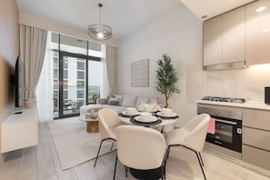 Room - Stayshort - 1 Bed in Azizi Riviera 47 That Sleeps 4 (Dubai)